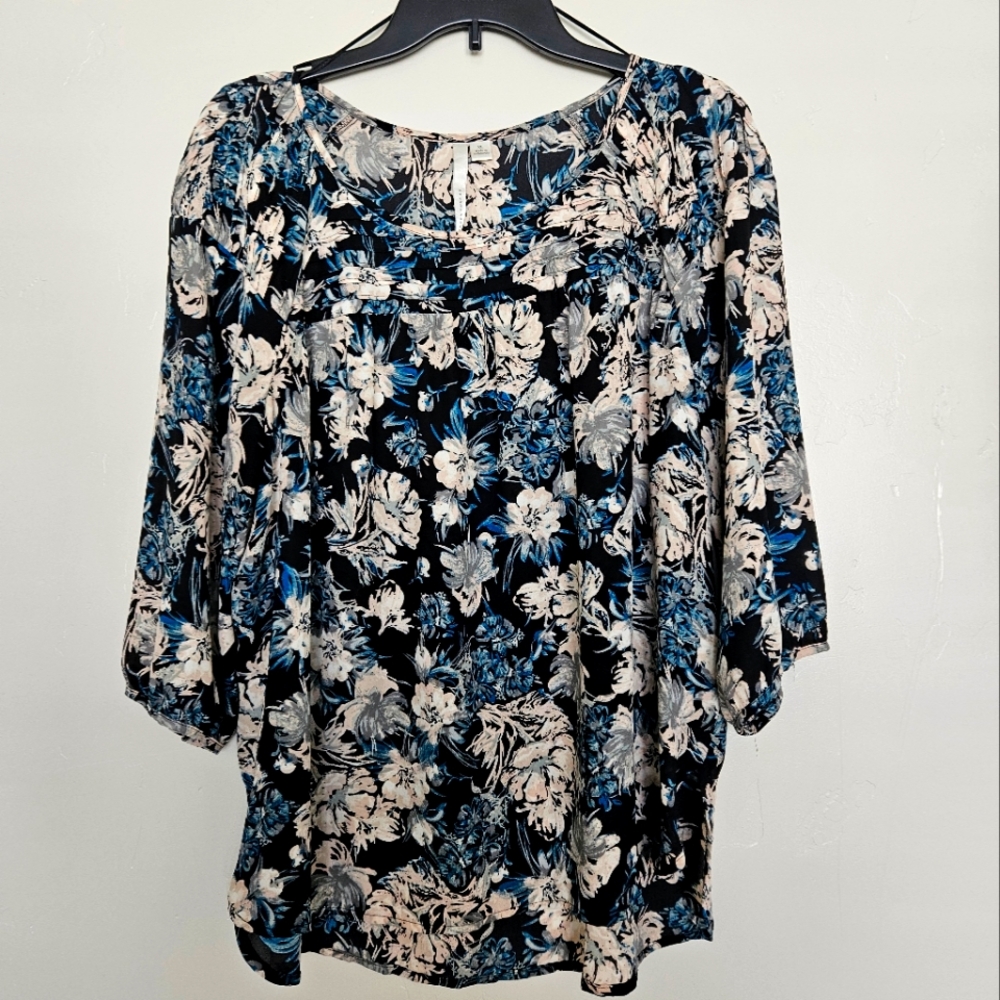 LC Lauren Conrad flowy women's blouse top with Beige, Grey, and Blue flowers